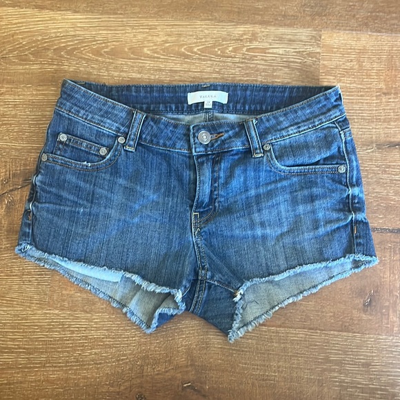 ARITZIA | Talula low rise shorts - Picture 1 of 5